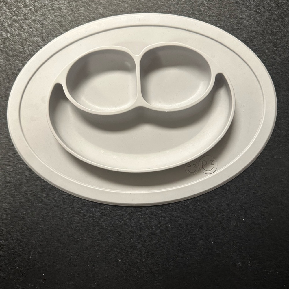 ezpz toddler gray Suction Plate + Placemat in One